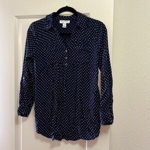 Motherhood Maternity Women’s blue and white polka dot blouse, size small.